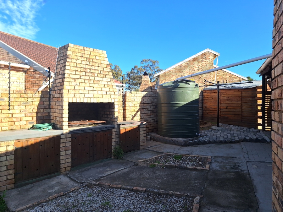 To Let 2 Bedroom Property for Rent in Strelitzia Park Eastern Cape